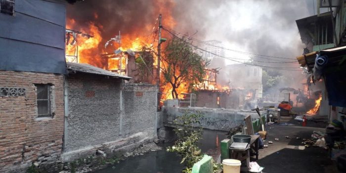 Ribuan Warga Kehilangan Tempat