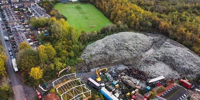 Gunungan Sampah Ilegal